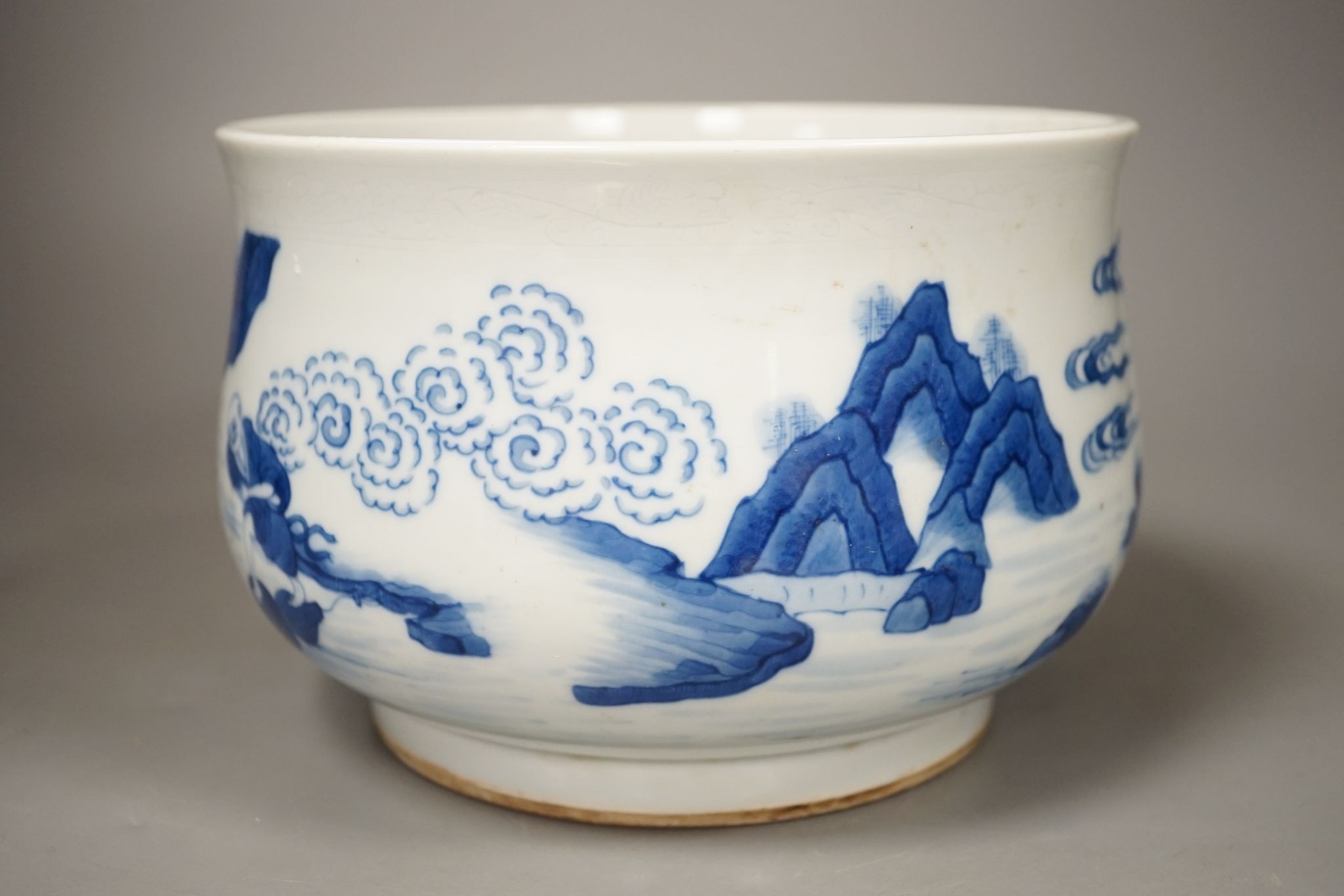 A Chinese blue and white censer, 19cm